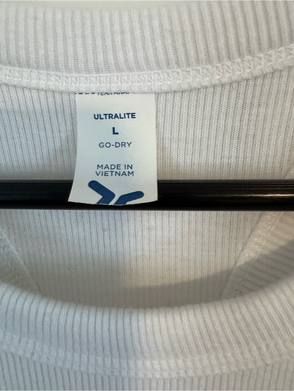 Old Navy UltraLite Racerback Rib-Knit Performance Tank - Picture 5 of 9